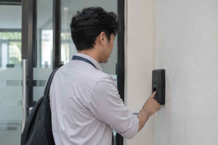 Absensi Fingerprint Online Cara Kerja, Kelebihan, dan Kekurangannya