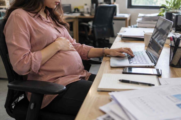 Aturan Cuti Melahirkan Terbaru dan Hak Karyawan Perempuan